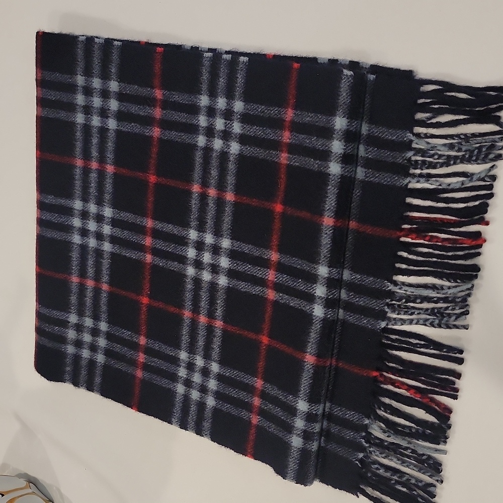 Authentic Burberry cashmere scarf - Picture 3 of 5